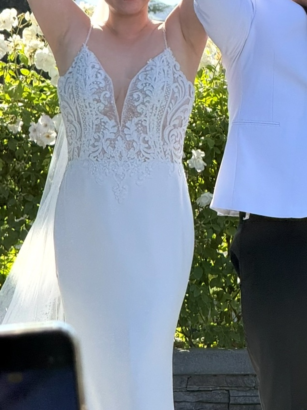 Ivory Lace Spaghetti Strap Wedding Dress Justin Alexander